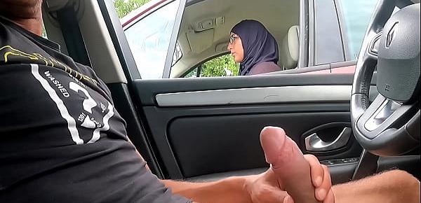 trendsI take out my cock on a motorway rest area, this Muslim girl is shocked !!!